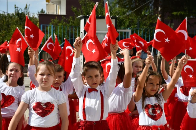 AK Parti Balıkesir'de Sessiz Çığlık: Gazze İçin "Boş Sıralar...