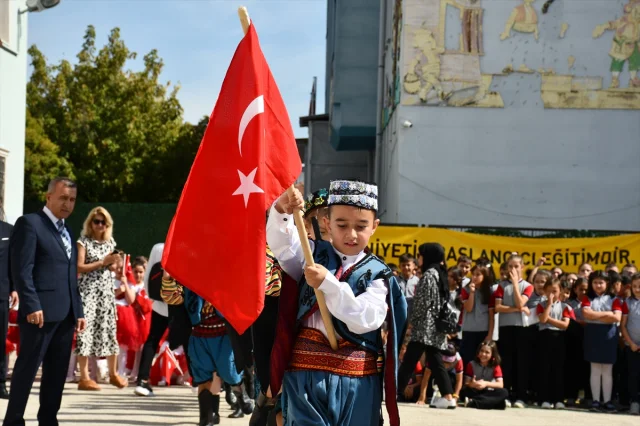 AK Parti Balıkesir'de Sessiz Çığlık: Gazze İçin "Boş Sıralar" Etkinliği