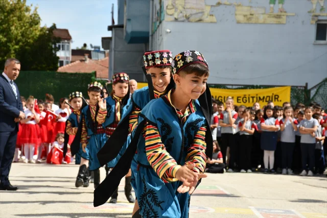 AK Parti Balıkesir'de Sessiz Çığlık: Gazze İçin "Boş Sıralar" Etkinliği