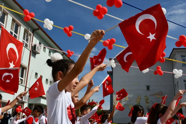 AK Parti Balıkesir'de Sessiz Çığlık: Gazze İçin "Boş Sıralar" Etkinliği