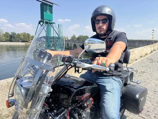 Genç Adam Klasik Motosiklet Tutkusuyla Başarıya Ulaştı