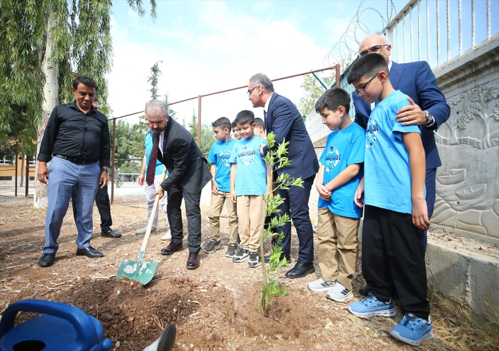 Adana'da Öğrenciler "Yeşil Vatan" İçin Harekete Geçti