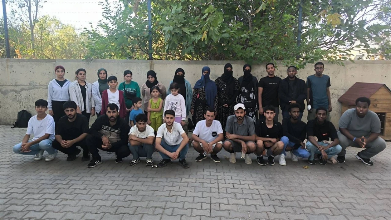 Balıkesir'de 28 Düzensiz Göçmenle Gerilim Dolu Anlar