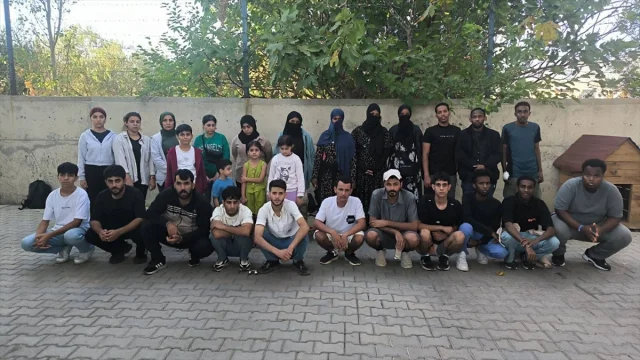 Balıkesir'de 28 Düzensiz Göçmenle Gerilim Dolu Anlar