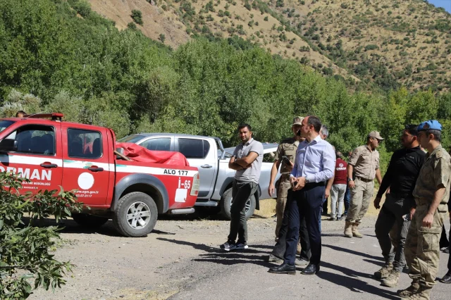 Hakkari'nin Şemdinli İlçesinde Çıkan Yangın Söndürülmeye Çalışılıyor