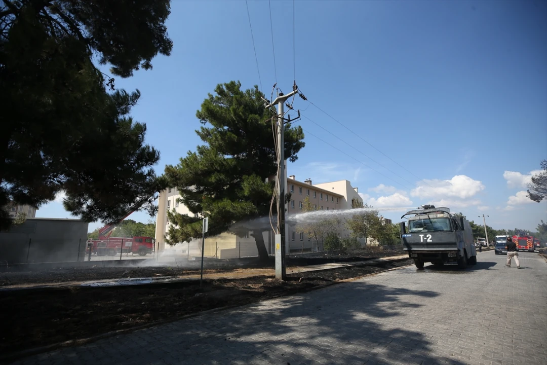 Çanakkale'de Ormanda Korkutan Yangın Son Anda Kontrol Altına Alındı