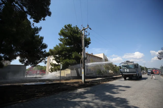 Çanakkale'de Ormanda Korkutan Yangın Son Anda Kontrol Altına...