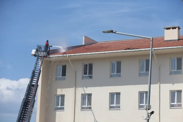 Çanakkale'de Ormanda Korkutan Yangın Son Anda Kontrol Altına Alındı