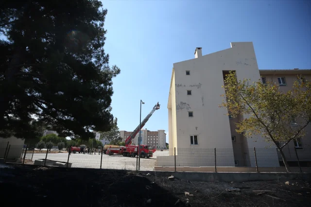 Çanakkale'de Ormanda Korkutan Yangın Son Anda Kontrol Altına Alındı