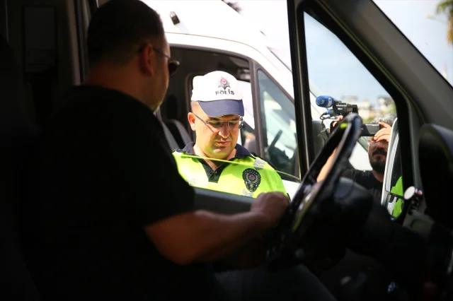 Adana'da Okul Servislerinde Şok Denetim: Trafik Polisleri İş...