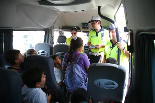Adana'da Okul Servislerinde Şok Denetim: Trafik Polisleri İşbaşında