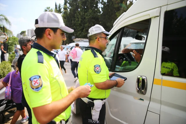Adana'da Okul Servislerinde Şok Denetim: Trafik Polisleri İşbaşında