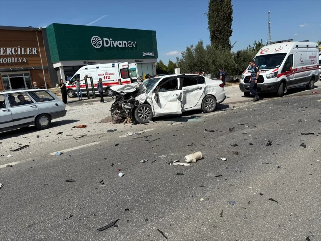 Manisa'da Korkunç Kaza: Zincirleme Çarpışmada Can Kaybı