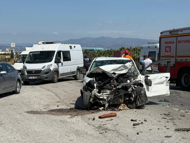 Manisa'da Korkunç Kaza: Zincirleme Çarpışmada Can Kaybı