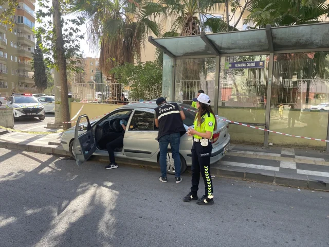 Şanlıurfa'da Feci Kaza: Otomobil Durağa Daldı!