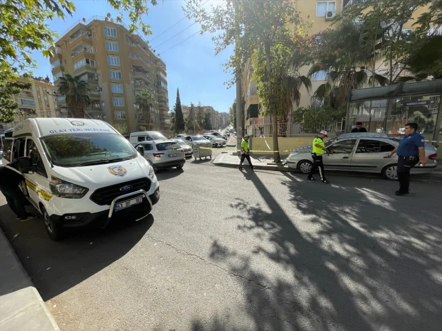 Şanlıurfa'da Feci Kaza: Otomobil Durağa Daldı!