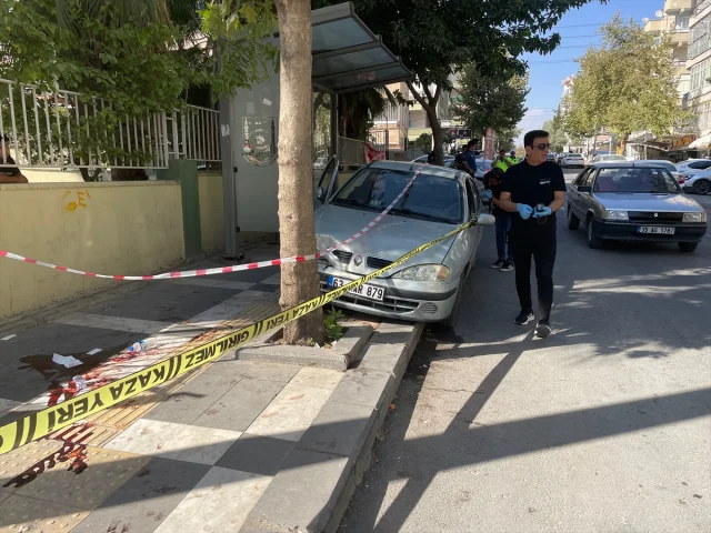 Şanlıurfa'da Feci Kaza: Otomobil Durağa Daldı!