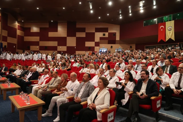 Edirne'de Geleceğin Doktorları Beyaz Önlüklerini Törenle Giydi