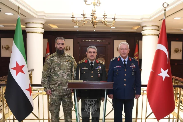 Ankara'da Kritik Askeri Buluşma: Genelkurmay Başkanı Bayraktaroğlu ve Suriye Komutanı Hawary Bir Araya Geldi