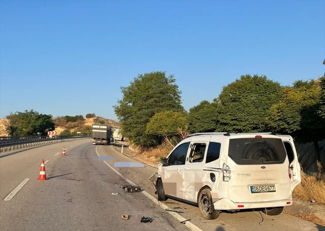 Karayolu Üzerinde Feci Kaza: Lastik Değiştirirken Hayatların...