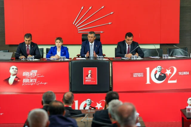 CHP Lideri Özgür Özel'den Partililerine Sürpriz Mesajlar