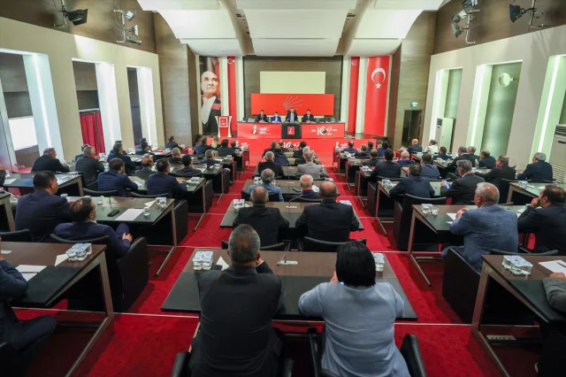 CHP Lideri Özgür Özel'den Partililerine Sürpriz Mesajlar