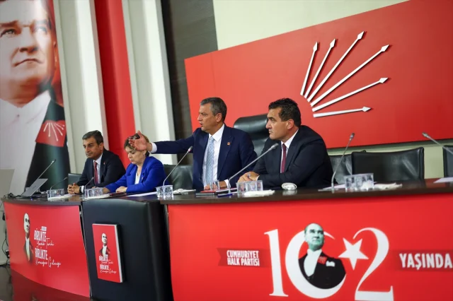 CHP Lideri Özgür Özel'den Partililerine Sürpriz Mesajlar