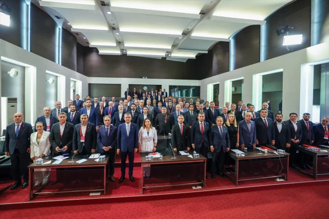 CHP Lideri Özgür Özel'den Partililerine Sürpriz Mesajlar