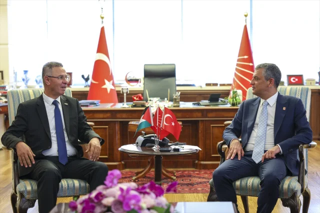 CHP Lideri Özgür Özel'den Filistin'e Önemli Ziyaret: Dostluk ve İşbirliği Mesajları