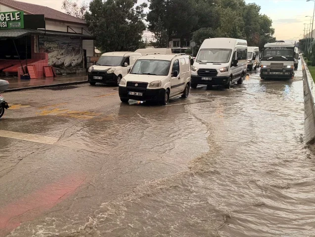 Kırıkkale'de Şiddetli Yağış Şehri Felç Etti