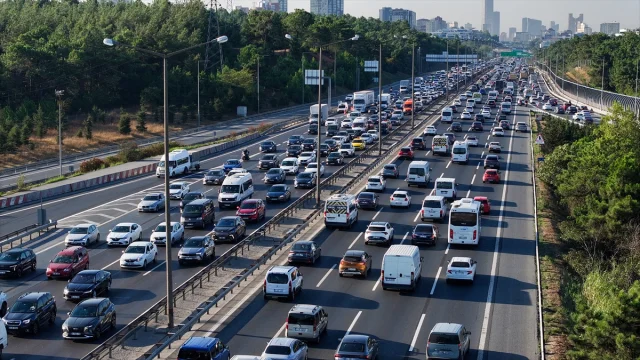 İstanbul Trafiği Kabusu: Sabah Yoğunluğu Zirve Yaptı