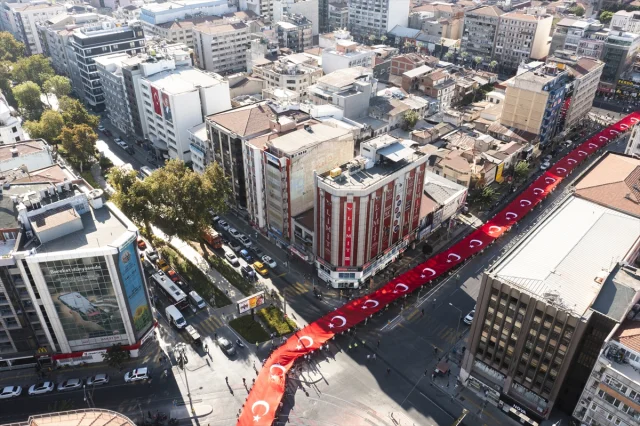 İzmir'in 103. Kurtuluş Yılı Coşkusu Sokağa Taştı