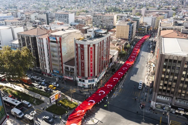 İzmir'in 103. Kurtuluş Yılı Coşkusu Sokağa Taştı