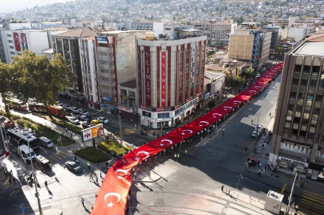 İzmir'in 103. Kurtuluş Yılı Coşkusu Sokağa Taştı