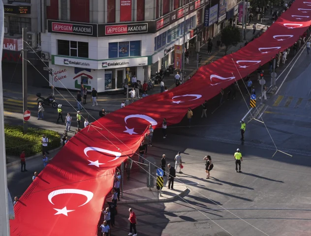 İzmir'in 103. Kurtuluş Yılı Coşkusu Sokağa Taştı