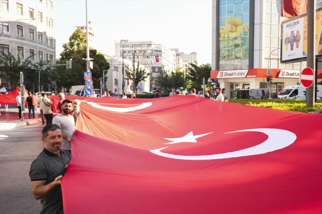 İzmir'in 103. Kurtuluş Yılı Coşkusu Sokağa Taştı
