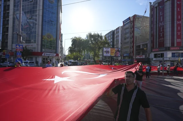 İzmir'in 103. Kurtuluş Yılı Coşkusu Sokağa Taştı