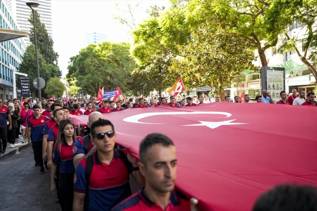 İzmir'in 103. Kurtuluş Yılı Coşkusu Sokağa Taştı