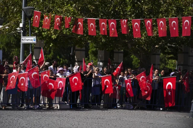 İzmir'in 103. Kurtuluş Yılı Coşkusu Sokağa Taştı