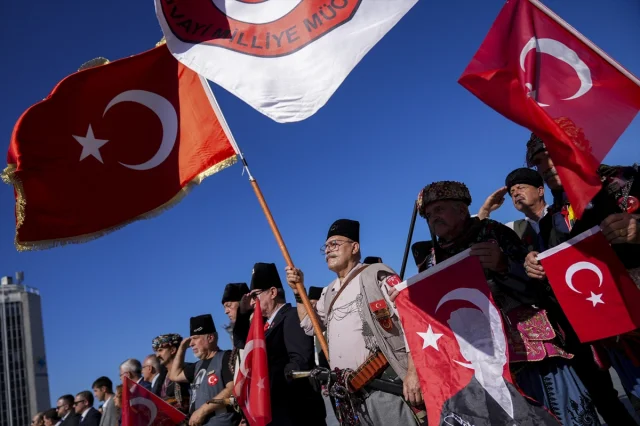 İzmir'in 103. Kurtuluş Yılı Coşkusu Sokağa Taştı