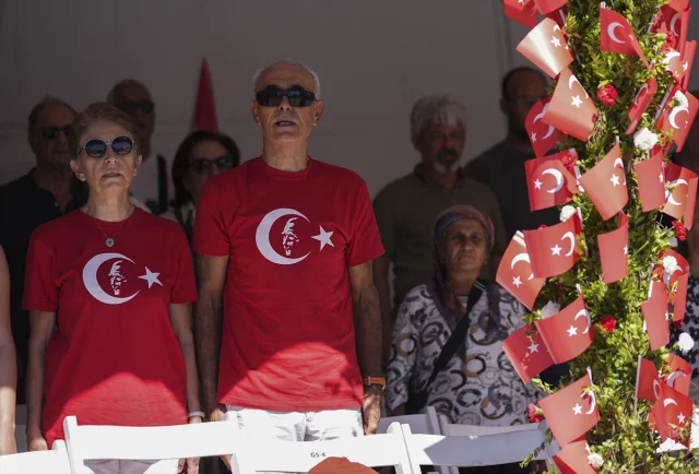 İzmir'in 103. Kurtuluş Yılı Coşkusu Sokağa Taştı