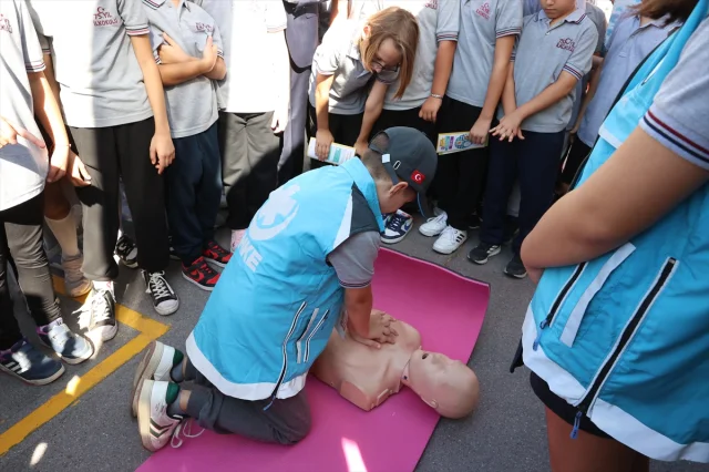 Edirne'de Minik Kahramanlar İlk Yardım Becerileriyle Göz Dol...