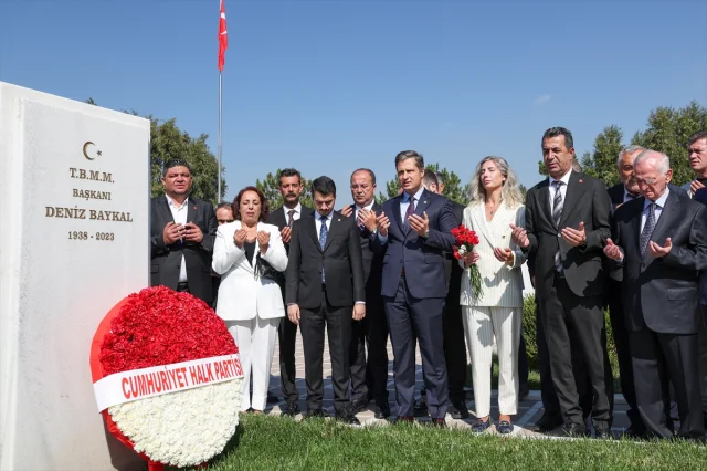CHP Liderleri Anıldı: Ecevit ve Baykal'ın Miraslarıyla Geleceğe Yürüyoruz