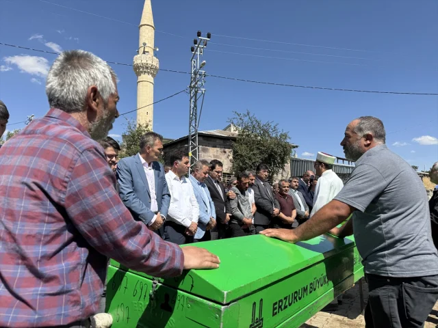 Erzurum'da Üzücü Trajedi Herkesi Derinden Sarstı: Anne ve Çocukları Aynı Yerde Uğurlandı