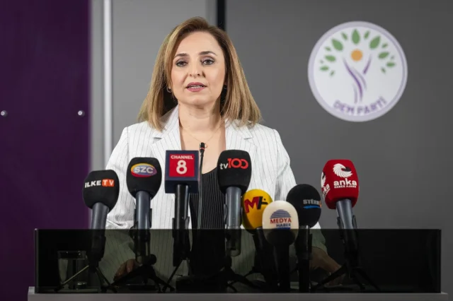 DEM Parti Ziyareti Türkiye'nin Gündeminde Yeni Sorular Yaratıyor