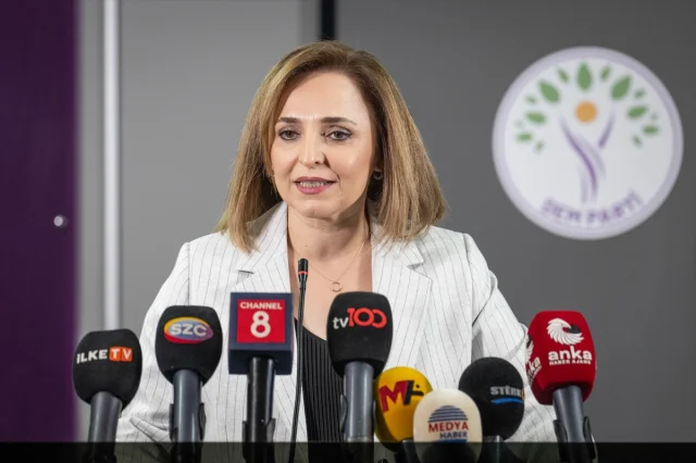 DEM Parti Ziyareti Türkiye'nin Gündeminde Yeni Sorular Yaratıyor