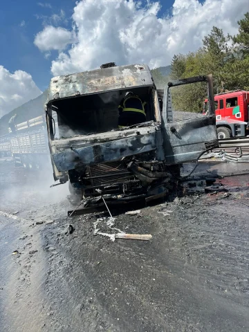 Adana'da Tır Yangını Korku Dolu Anlar Yaşattı