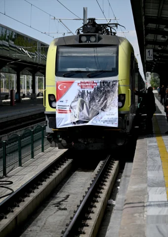 Türkiye'den Afganistan'a İyilik Jesti: Tren Dolusu Yardım Yo...