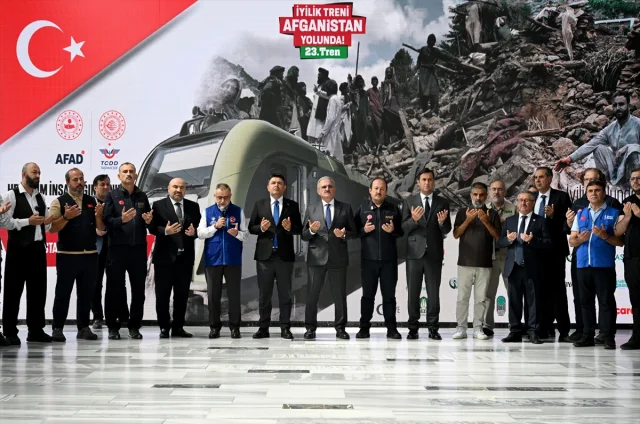 Türkiye'den Afganistan'a İyilik Jesti: Tren Dolusu Yardım Yola Çıktı