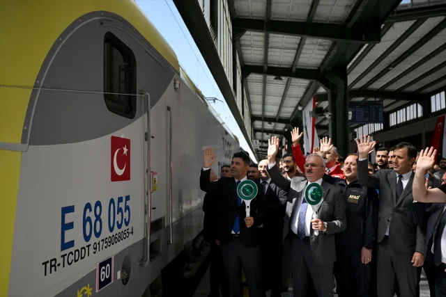 Türkiye'den Afganistan'a İyilik Jesti: Tren Dolusu Yardım Yola Çıktı